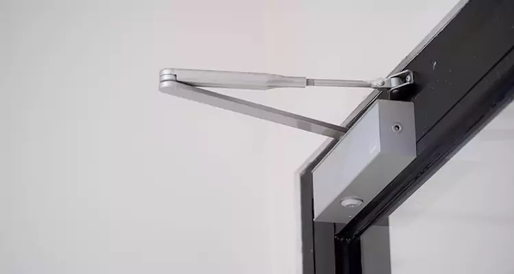 Screen Door Closer Repair in Town 'n' Country, FL