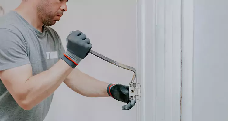 Cracked Door Jamb Repair in Town 'n' Country, FL
