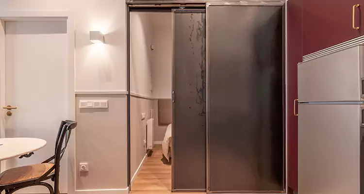 We Fix Closet Sliding Door in Town 'n' Country, FL 