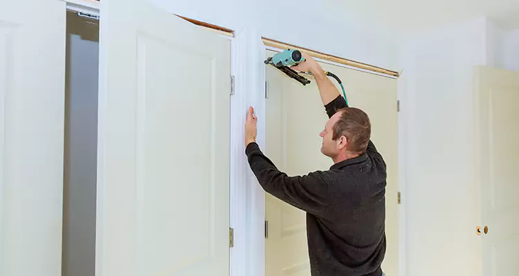Top Rated Door Fixing ServiceFixing Garage Door Track in Town 'n' Country, FL