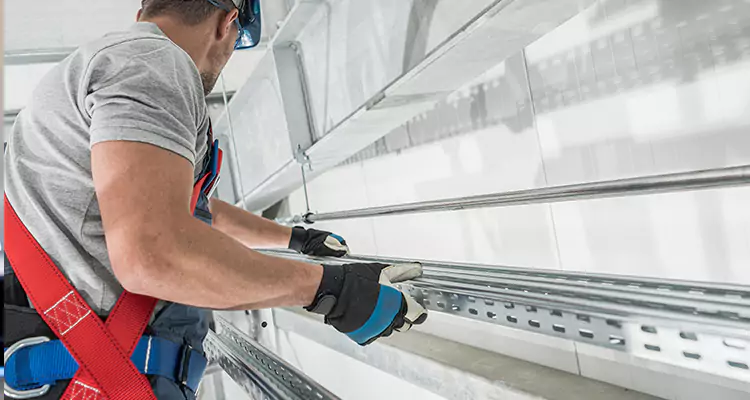 Glass Balcony Railing Replacement in Town 'n' Country, FL